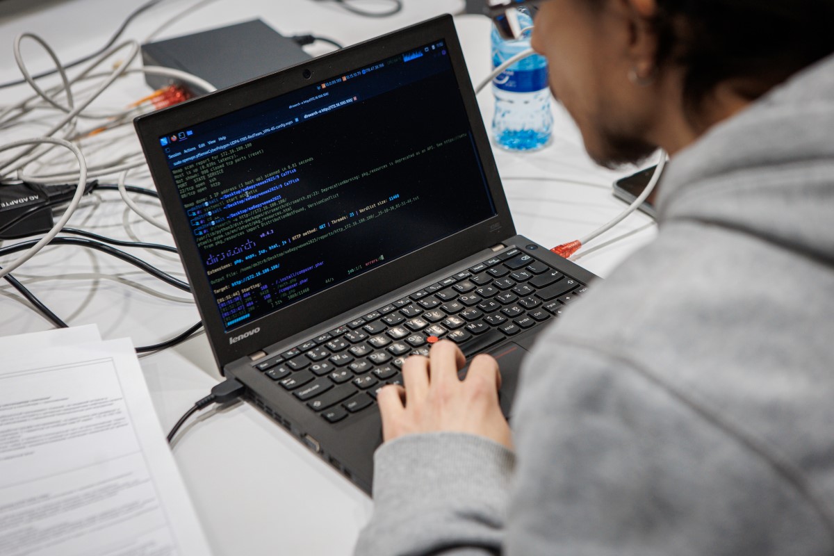 Задача участников «Синих» команд (Blue Team) — расследовать инцидент и укрепить защиту